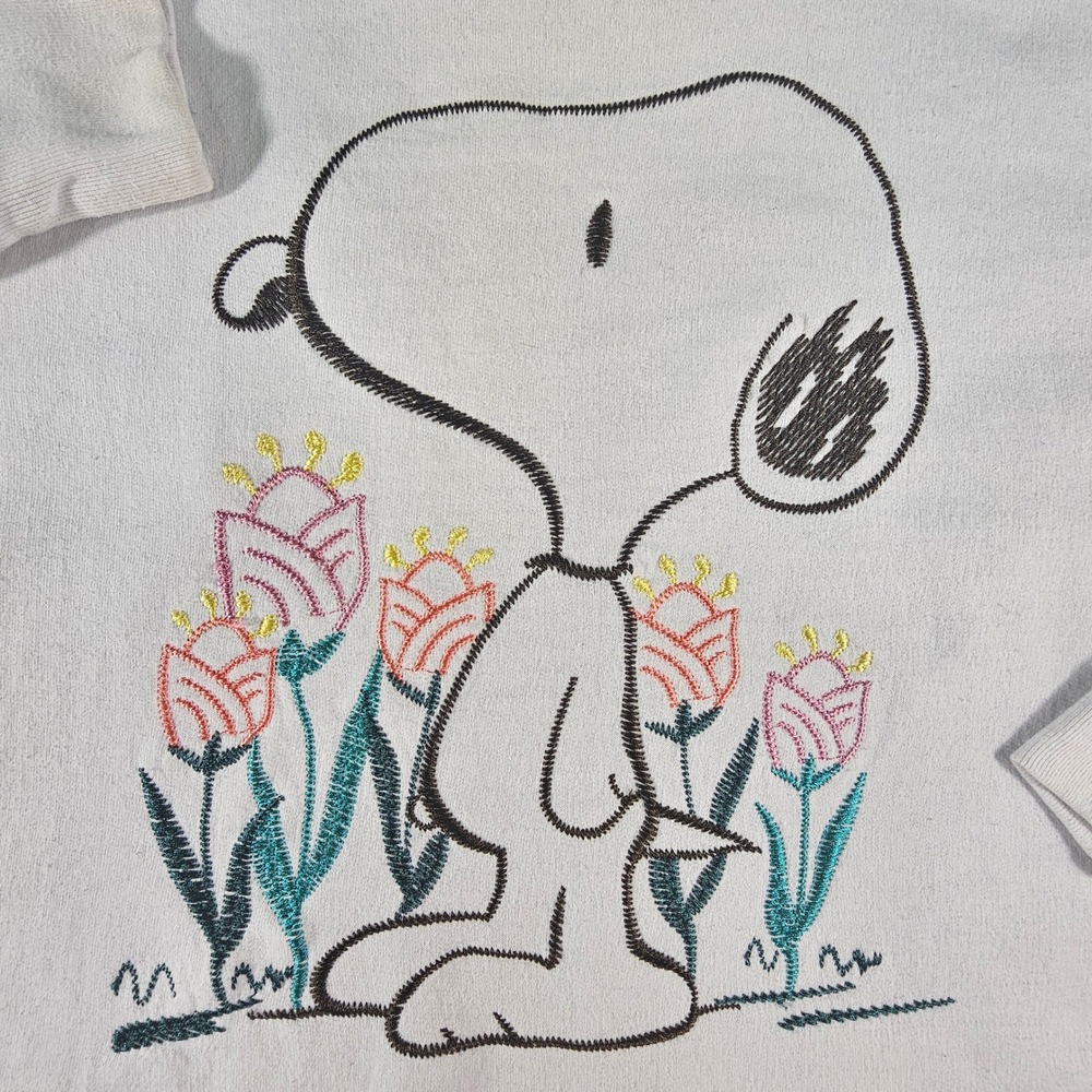 Peanuts Snoopy Embroidered Tulip Flower White Crewneck Sweatshirt Fleece Large L - Picture 3 of 10